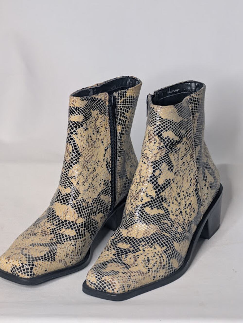 NICOLE Womens FauxSnakeskin Block Heel Booties 7-8 Western bikercore glam Retro